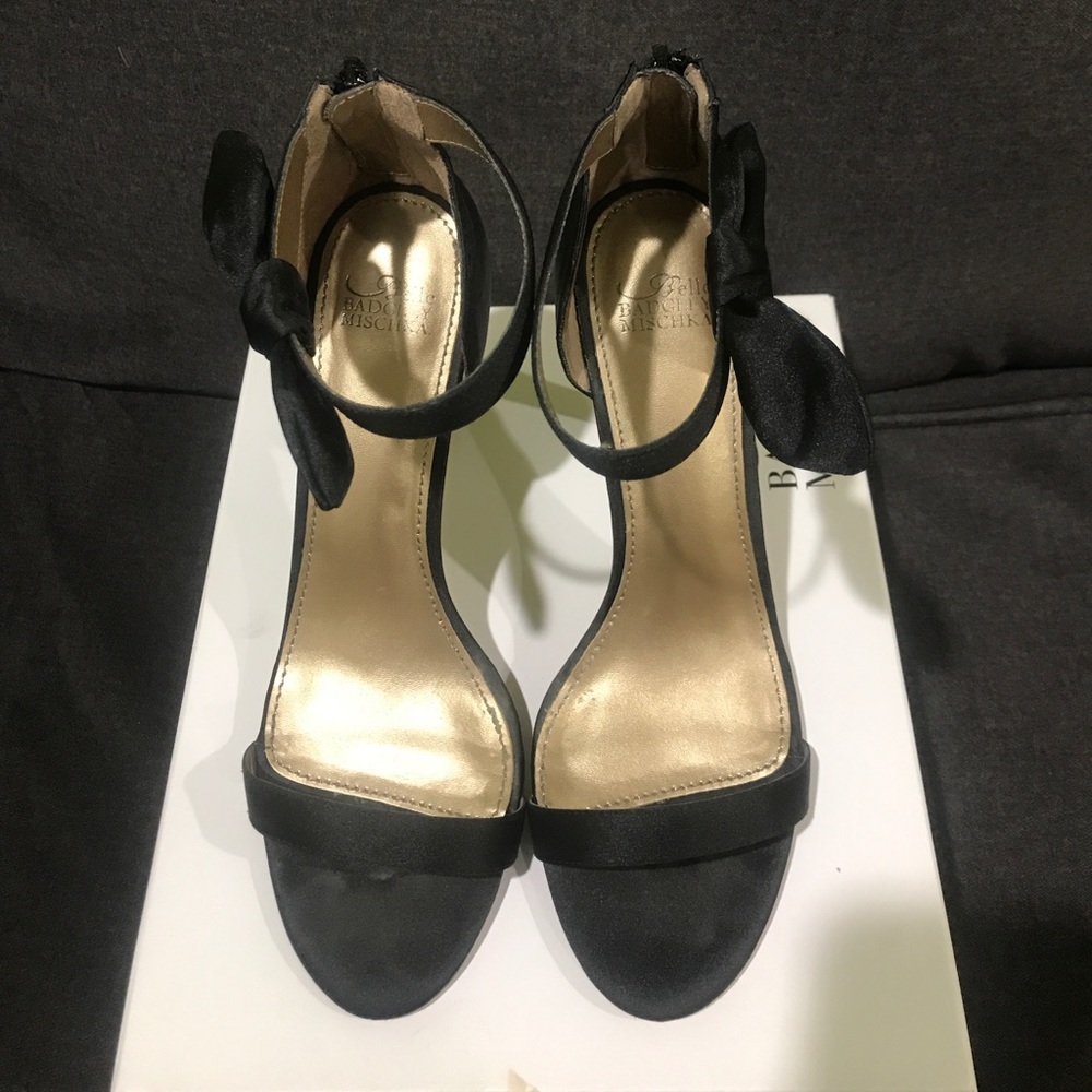 Badgley Mischka Black Satin heel
